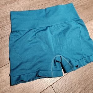 Seamless teal shorts